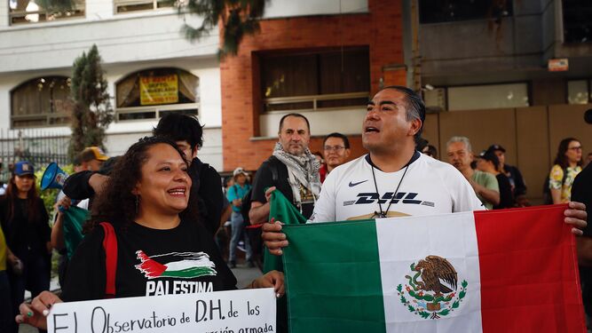 Protesta ante la embajada de México en Ecuador