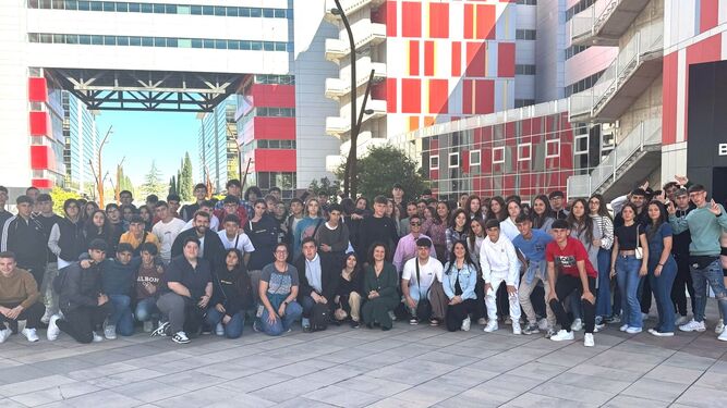 Estudiantes del IES Elena García Armada, en la sede de Marsi Bionics en la localidad madrileña de Rivas.