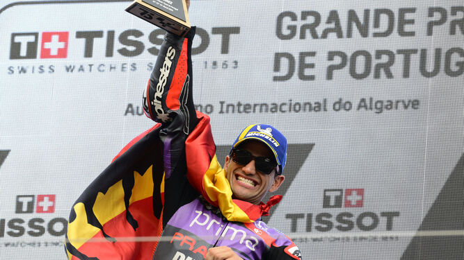 Jorge Martín celebra su victoria en la carrera disputada en Portimao.