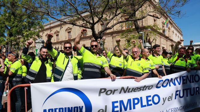 Trabajadores de Acerinox, en una protesta en Sevilla.