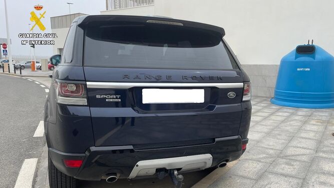 Uno de los vehículos de alta gama intervenidos en Tarifa, un 'Range Rover'