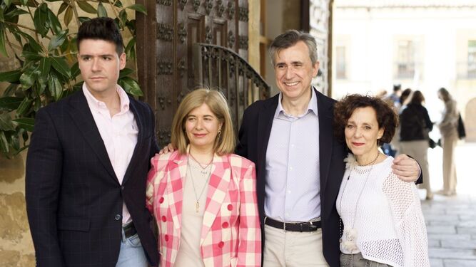 José Miguel Gámez, concejal de patrimonio; Antonia Olivares, alcaldesa de Ubeda; Juan Naya, CEO de ISDIN, y Pilar Domínguez de Sigena Mágica