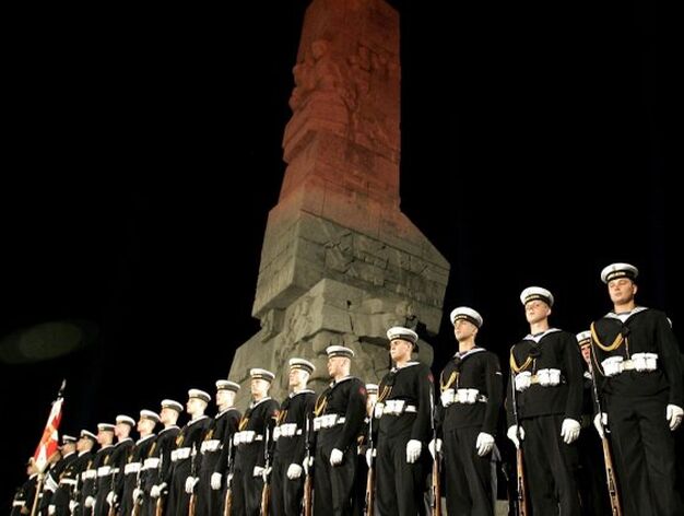 Miembros de la marina participan en un acto de homenaje al 70 aniversario del inicio de la II Guerra Mundial.

Foto: AFP