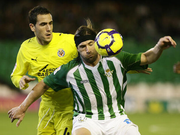 El Betis golea al Villarreal B en el partido aplazado por la gripe A. /Antonio Pizarro