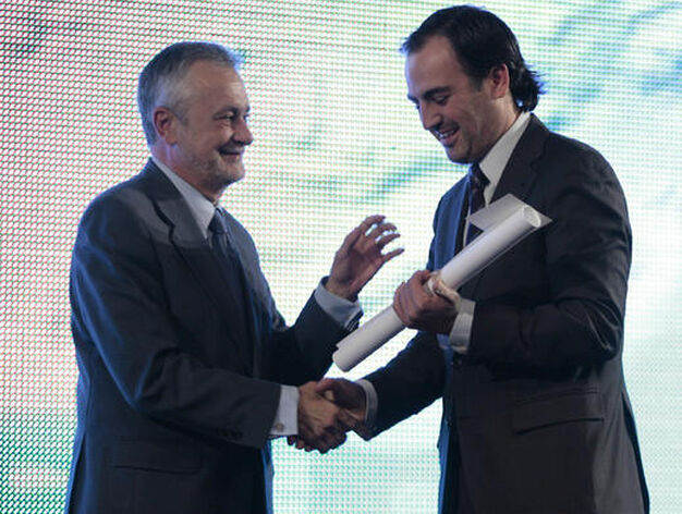 &Oacute;scar G&oacute;mez Ortega, de Onda Cero, recibe el repmio en la modalidad de Radio.

Foto: Juan Carlos Mu&ntilde;oz