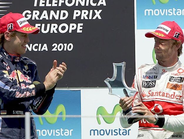 Sebastian Vettel (Red Bull), campe&oacute;n del Gran Premio de Europa, con Jenson Button (McLaren), tercero.

Foto: Afp Photo / Reuters / Efe