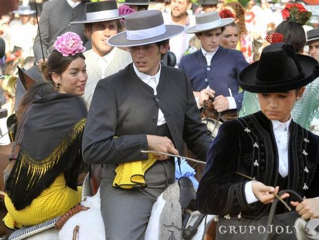 Jinetes y flamencas pasean a caballo.

Foto: Juan Carlos V&aacute;zquez