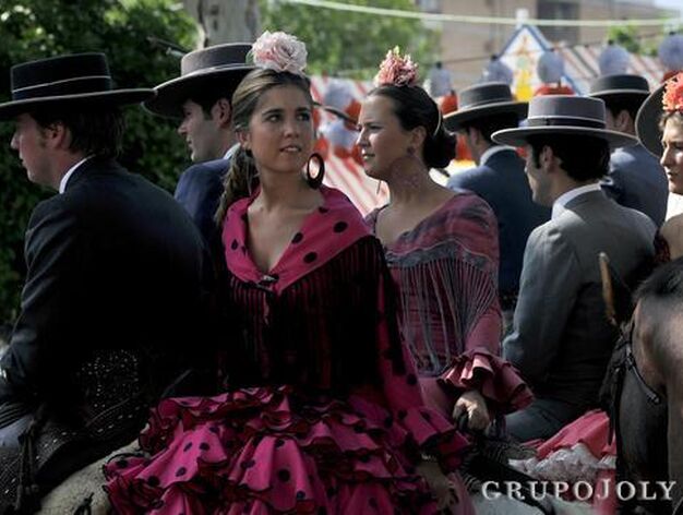Jinetes y flamencas en el real.

Foto: Juan Carlos V&aacute;zquez