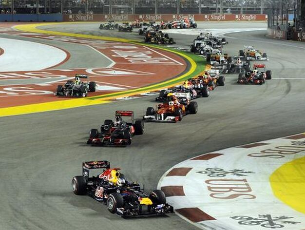Alonso se coloca tercero en la salida tras adelantar a Hamilton y Webber. / EFE