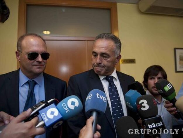Pepe Mel y Rafael Gordillo atienden a la prensa en Tremp.

Foto: D.S.