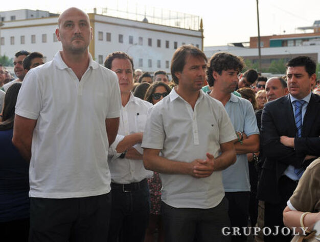 Roberto R&iacute;os, Stosic y Emilio Vega, entre otras personas del club, hicieron acto de presencia.

Foto: Juan Carlos Mu&ntilde;oz