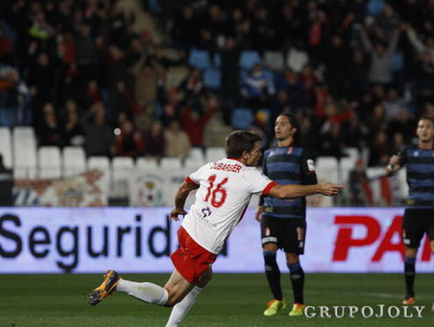 Las acciones a bal&oacute;n parado dan la victoria al Almer&iacute;a sobre el Granada (3-0) en el derbi andaluz.

Foto: Javier Alonso