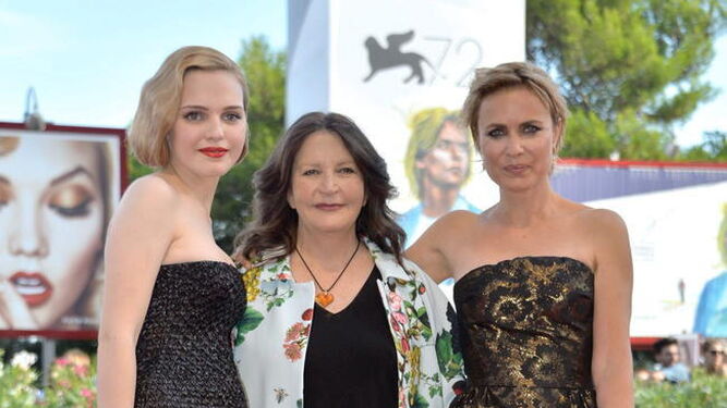 Odessa Young y Radha Mitchell y su directora Sue Brooks - Festival de Cine de Venecia 2015