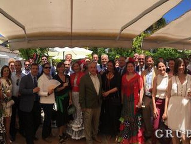 Representantes del sector tur&iacute;stico provincial tomaron un aperitivo en el Hotel Jerez antes de ir a la Feria.