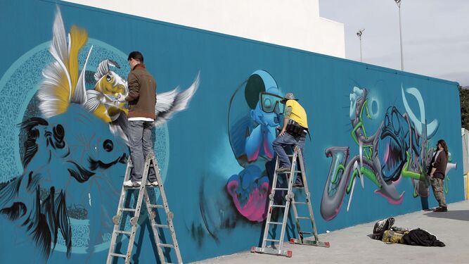 Francisco Moreno, Eduardo Luque ySergio Ginés pintan el mejor graffiti