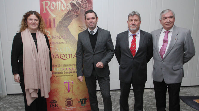 Valdenebro, Pérez, Fernández Rey y Vivas, en el acto de presentación.