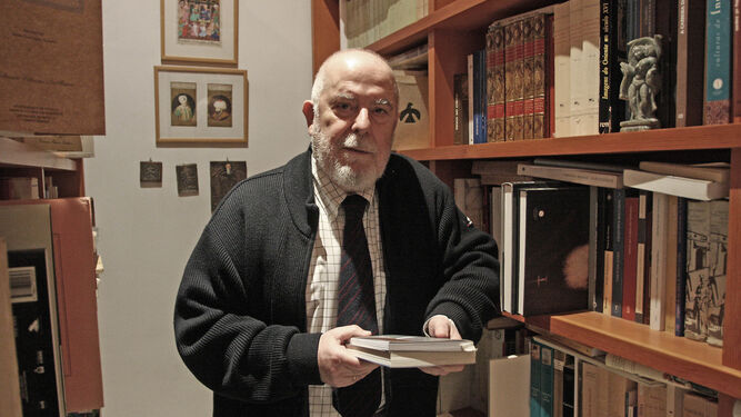 Juan Gil (Madrid, 1939), catedrático de Filología Latina de la Universidad de Sevilla desde 1971.
