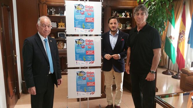 Presentación de la actividad, que se desarrollará el 20 de mayo, en el Ayuntamiento de Roquetas de Mar.