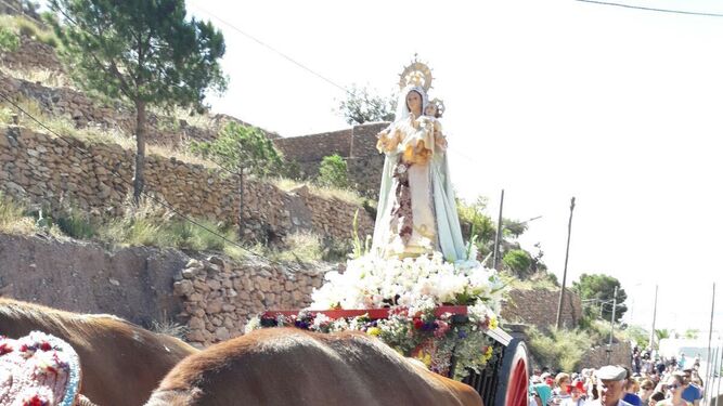 La Virgen del Rosario regresa a casa tras siete días en la villa