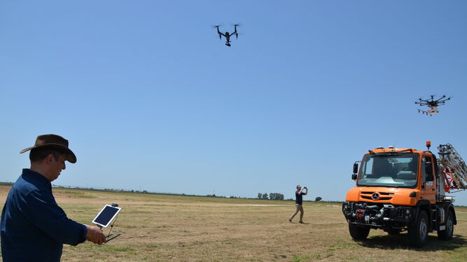 Demostración con drones en el 'Digital Farming Day' de Bayer, realizado en colaboración con Asaja-Sevilla.