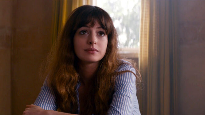 La actriz Anne Hathaway protagoniza la nueva cinta con producción estadounidense del director español.