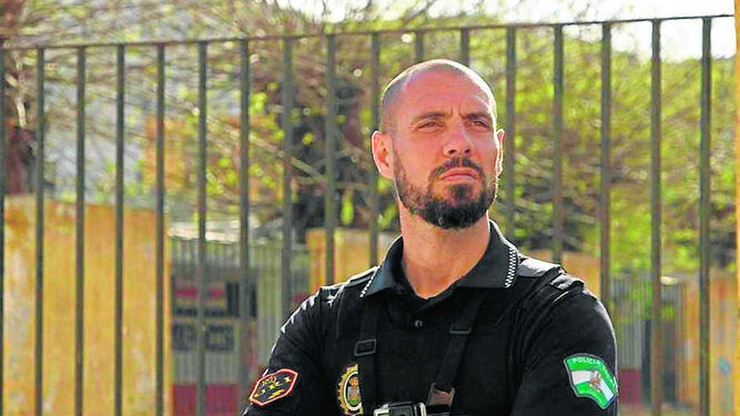 Álvaro, policía de La Línea, en una secuencia del programa de Cuatro.