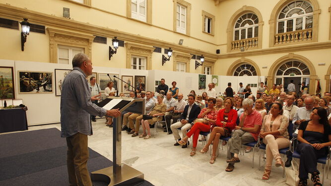 Las autoridades junto a los parraleros que fueron ayer homenajeados en el Patio de Luces de la Diputación de Almería.