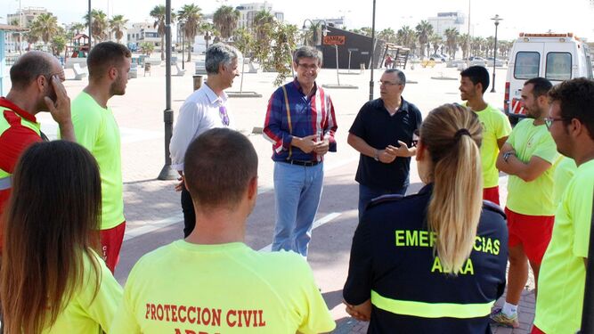 El alcalde ha mantenido una reunión con todos los efectivos de Protección Civil y Salvamento Marítimo.