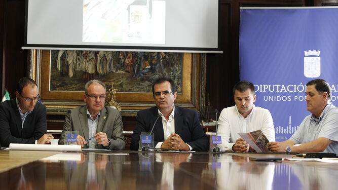 Antonio Jesús Rodríguez junto a Dietmar Roth, Ramón Gil Pérez, Antonio Ros y Francisco Alonso ayer en Diputación.