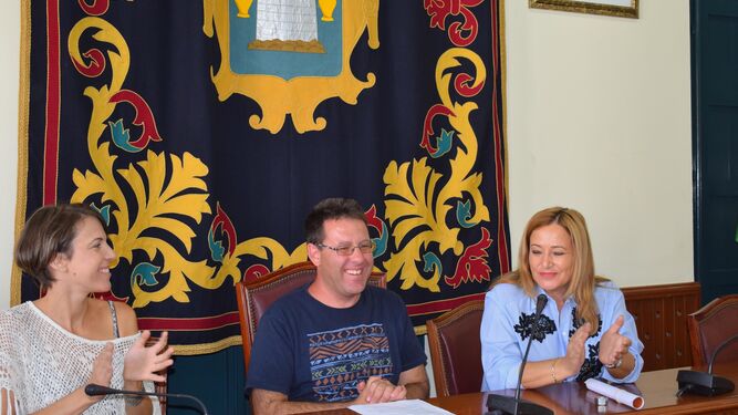 Carmen Díaz, Pepe Rivera y Esperanza Pérez ayer en el Pleno del Ayuntamiento de Níjar.