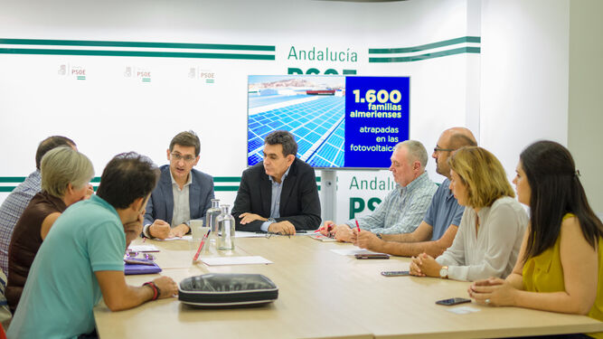 Reunión del PSOE con la Asociación Nacional de productores de energía.
