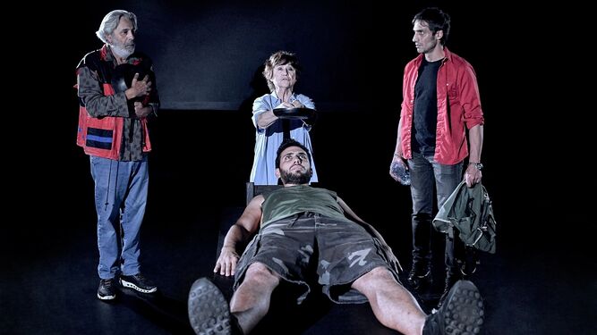 Cuatro de los actores que protagonizan 'Dentro de la tierra', que se estrena en Madrid.