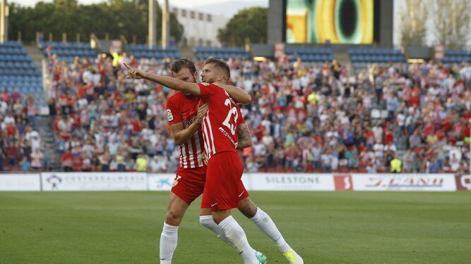 Morcillo y Motta celebran el 1-0 ante el Reus.