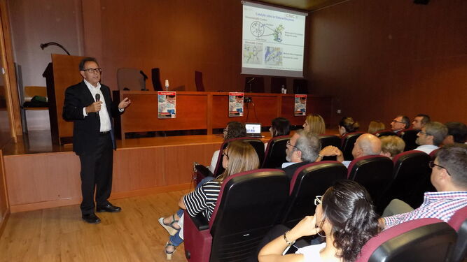 Alberto Corma, ayer, en la sala de grados del aulario IV de la Universidad de Almería.