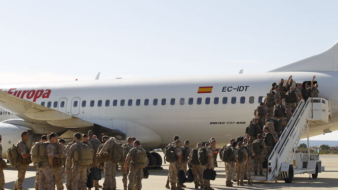 El contingente de la Legión se desplazó en un vuelo chárter operado por Aire Europa.