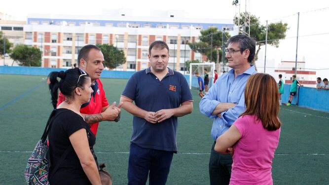 El alcalde y el Edil de Deportes durante una de sus visitas al Estadio Miramar.