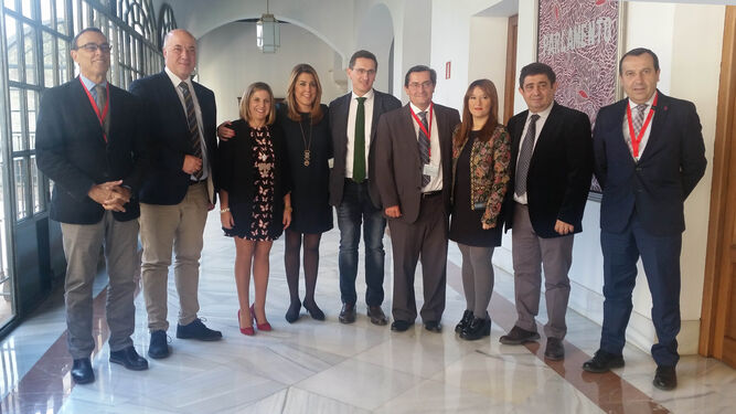 La presidenta de la Junta de Andalucía con los ocho secretarios provinciales del PSOE, a su izquierda el almeriense José Luis Sánchez Teruel.