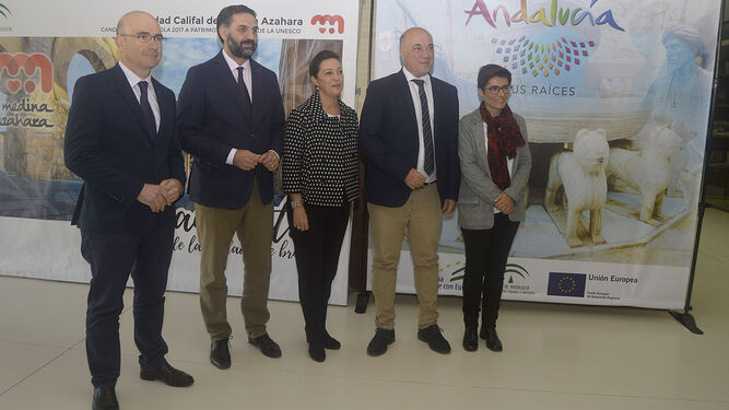 El consejero de Turismo y Deporte, junto con la alcaldesa de Córdoba presentaron la campaña promocional.