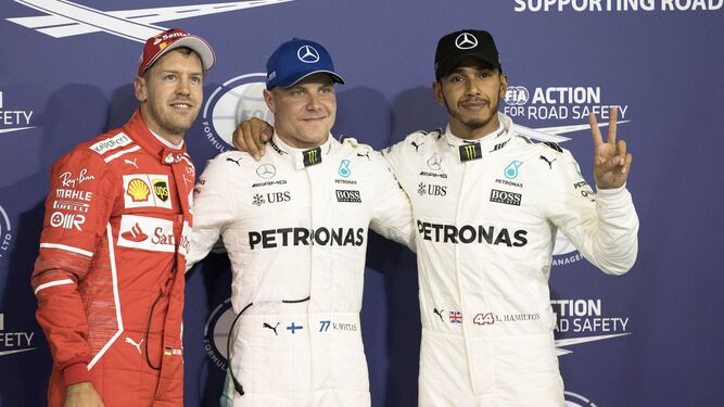Sebastian Vettel, Valtteri Bottas y Lewis Hamilton, tras la sesión de clasificación para el Gran Premio de Abu Dhabi.