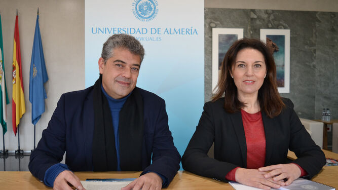 El rector de la UAL, Carmelo Rodríguez, y la presidenta del Consejo Social, Magdalena Cantero.