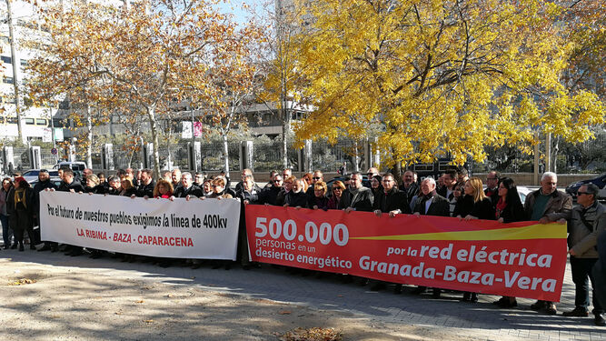 Concentración en Madrid para pedir la línea eléctrica entre Vera y Granada