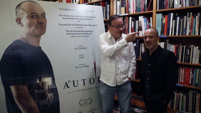 El  actor Javier Gutiérrez y el  director de cine Manuel Martín Cuenca durante la presentación de la película