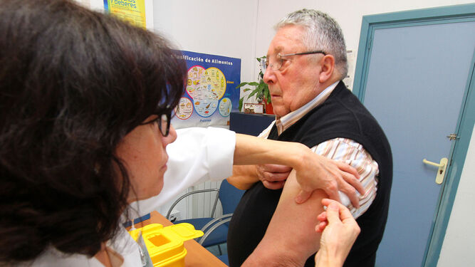 La vacuna está recomendada sólo para grupos de riesgo, como los mayores de 65 o los inmunodeprimidos.