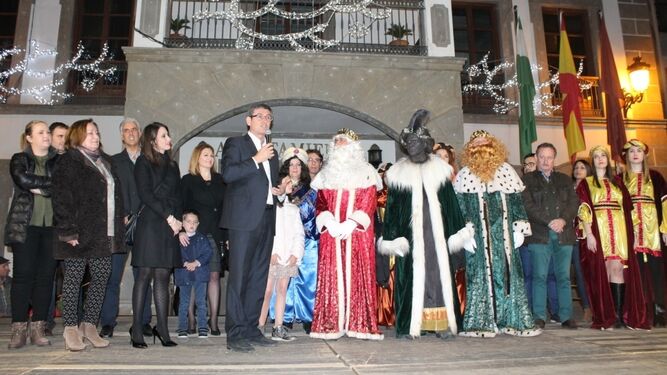 Visita de los Reyes Magos a la ciudad de Adra del pasado año.