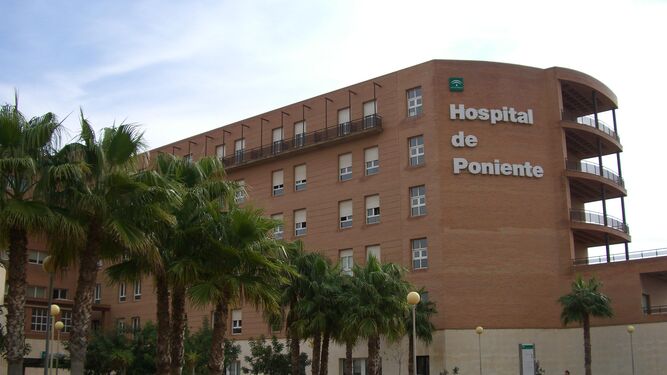 Fachada del recinto hospitalario ubicado en El Ejido.