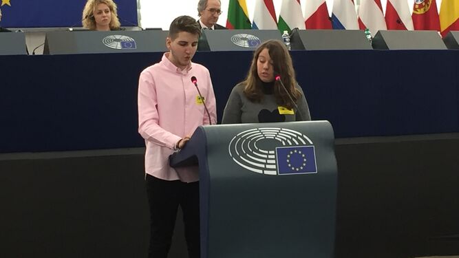 Intervención de los estudiantes almerienses en el plenario europeo.
