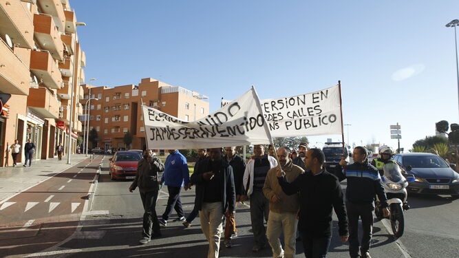 Los vecinos de El Puche ya han realizado varias protestas por la capital realizando paradas en la Junta, Subdelegación y Ayuntamiento.