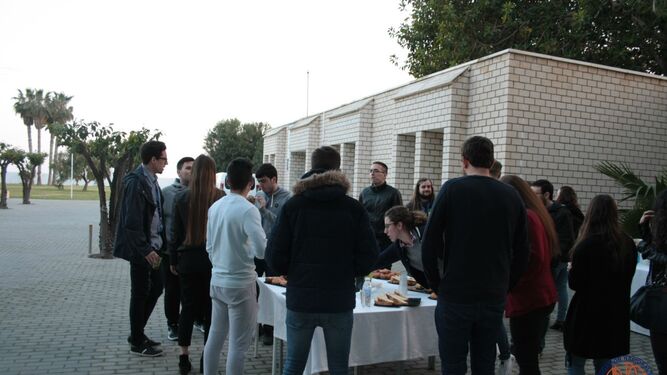 Desayuno con los alumnos en el campus universitario de La Cañada.
