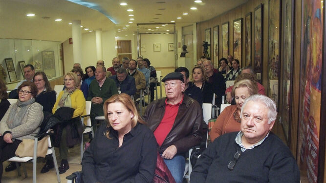 Numeroso público asistió a la sala Juan Ibáñez del coso roquetero.