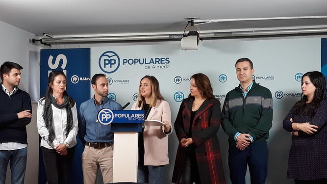 La portavoz de Educación del PP Andaluz, Marifrán Carazo, durante la rueda de prensa en la sede almeriense.